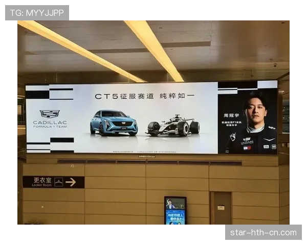 周冠宇机场被拍，背着的包比我房租还贵，这差距扎心