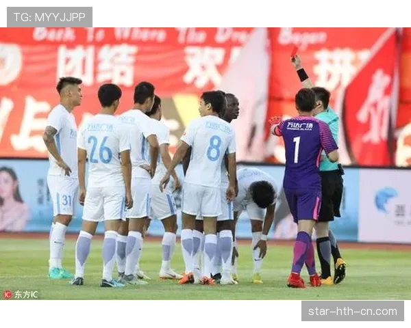 拉人犯规的裁判判罚标准及常见误区解析