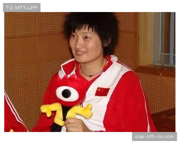 杨昊训练完直接啃鸡腿？这自律人设有点绷不住啊